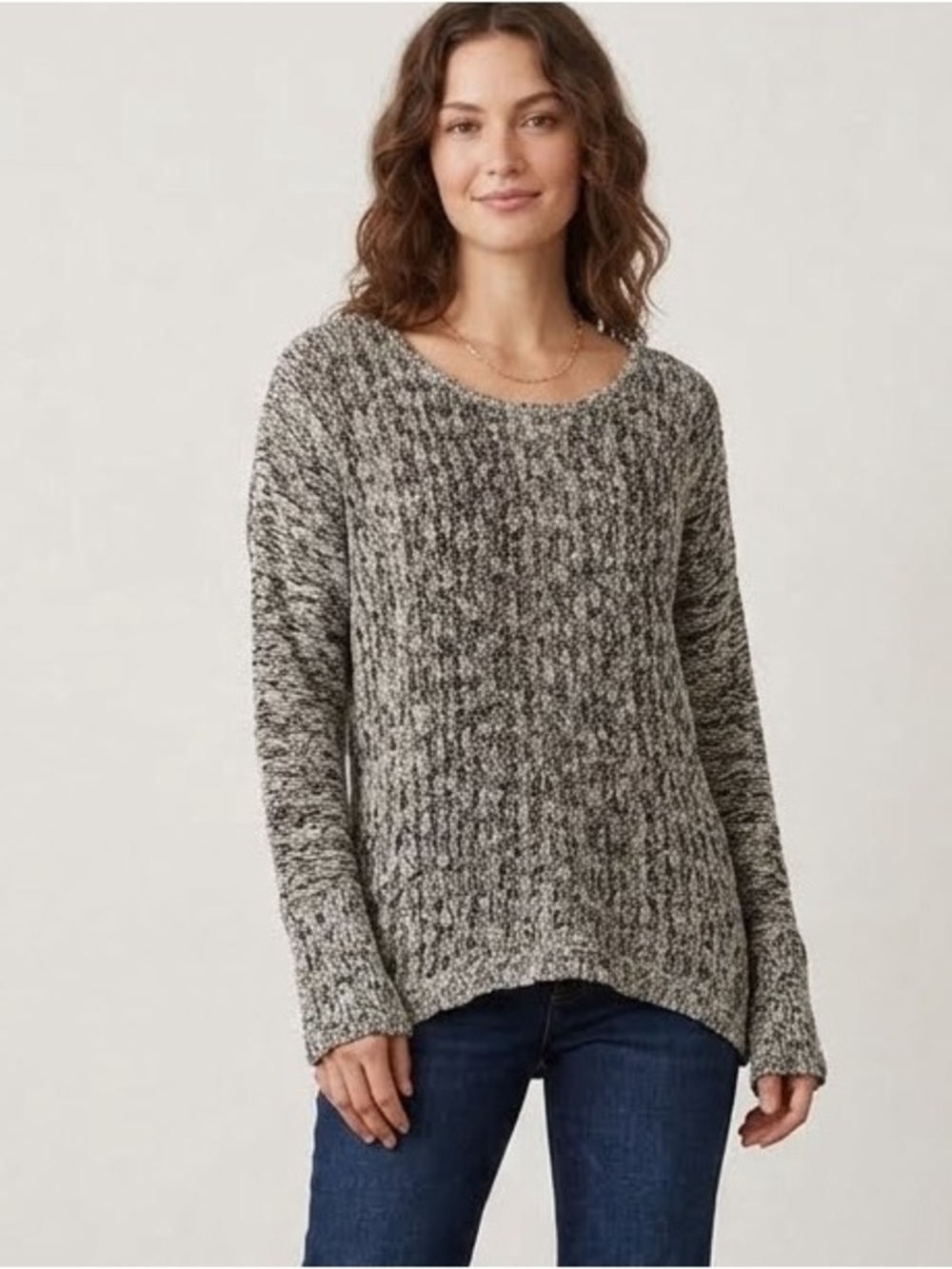 ⭐️ 5 for 20$! ⭐️ Cartise Black and Grey Knit Sweater with Sequins